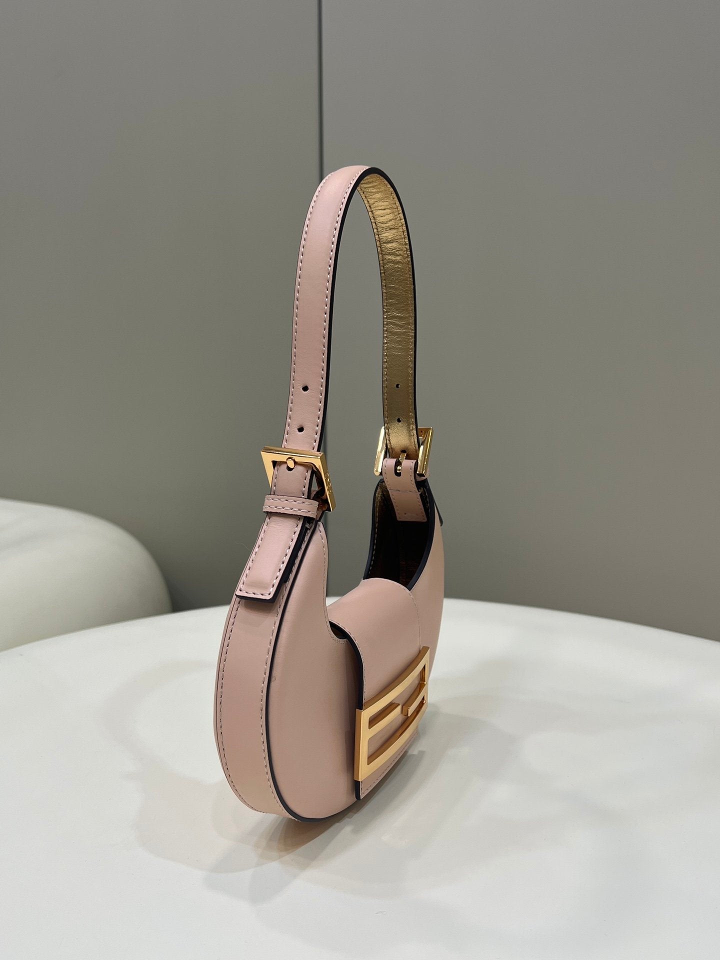 FI Cookie Pale Pink For Women, Women’s Handbags, Shoulder Bags 7.4in/19cm Pink FF 8BS065AAIWF14N1