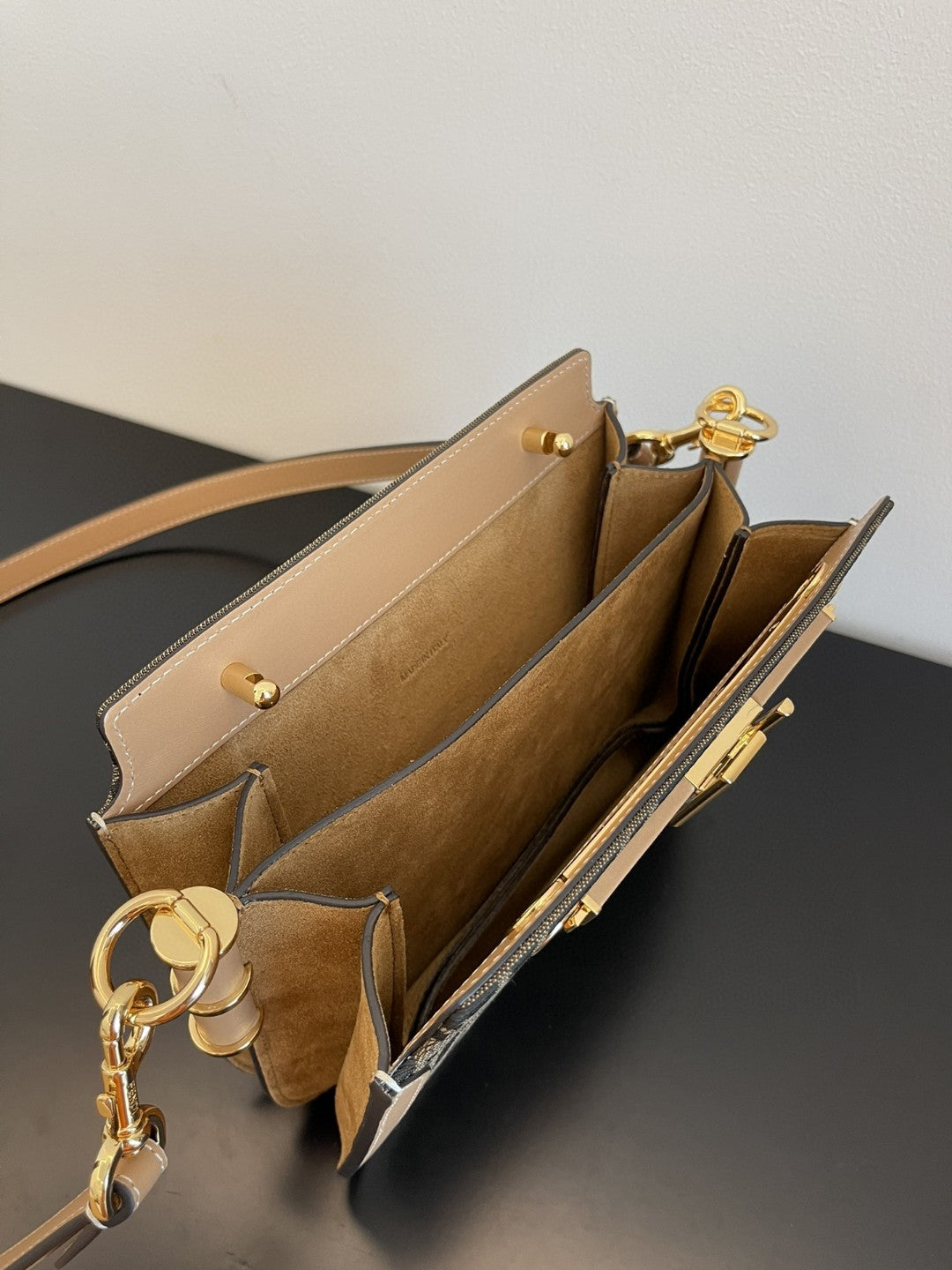 FI Touch Brown FF Fabric Bag For Woman 19cm/7.5in 8BT349AGY6F1FSM