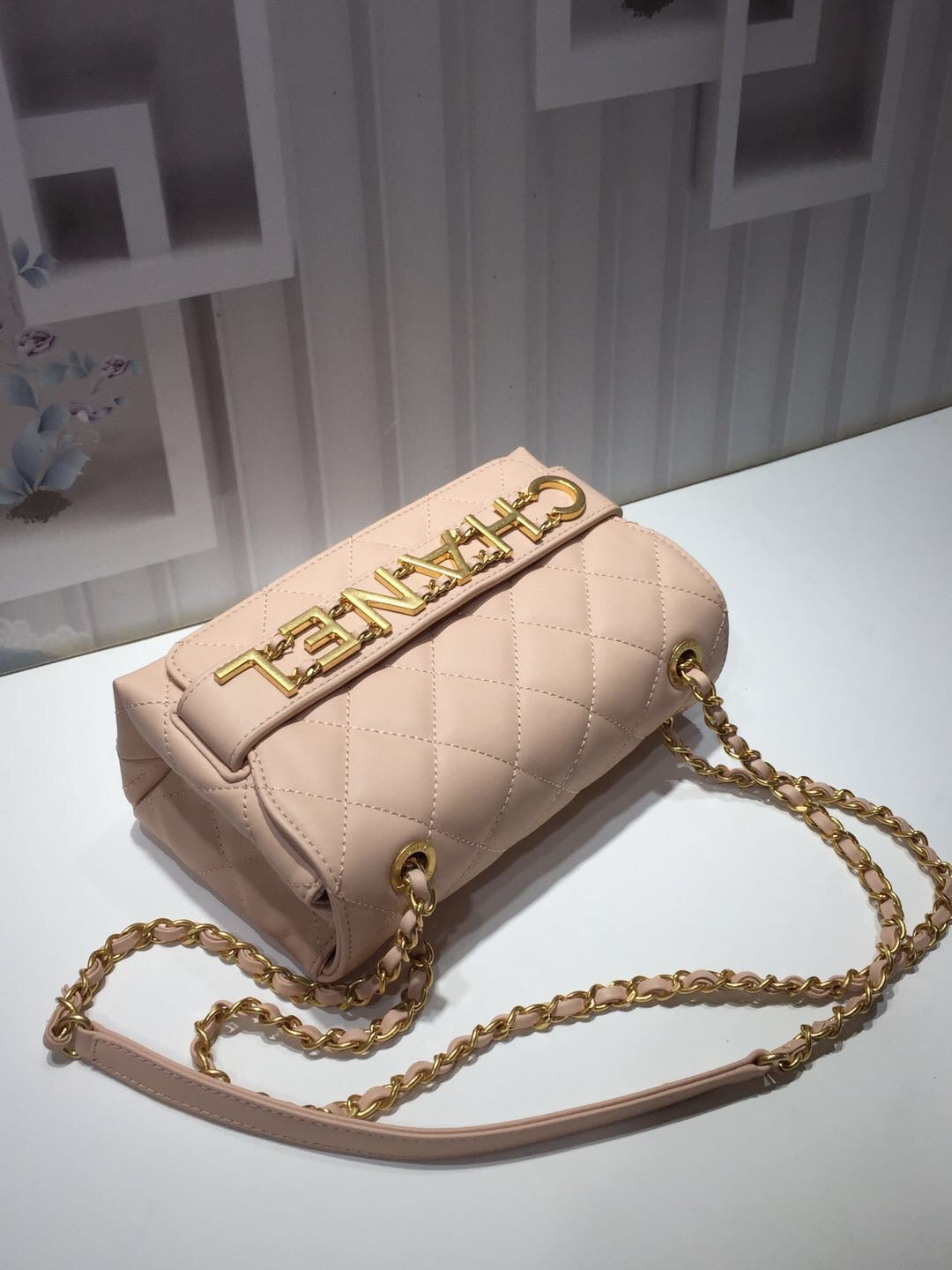 ChanelFront Logo Small Flap Bag Gold Hardware Creme For Women, Women’s Handbags, Shoulder Bags 8.2in/21cm AS1490