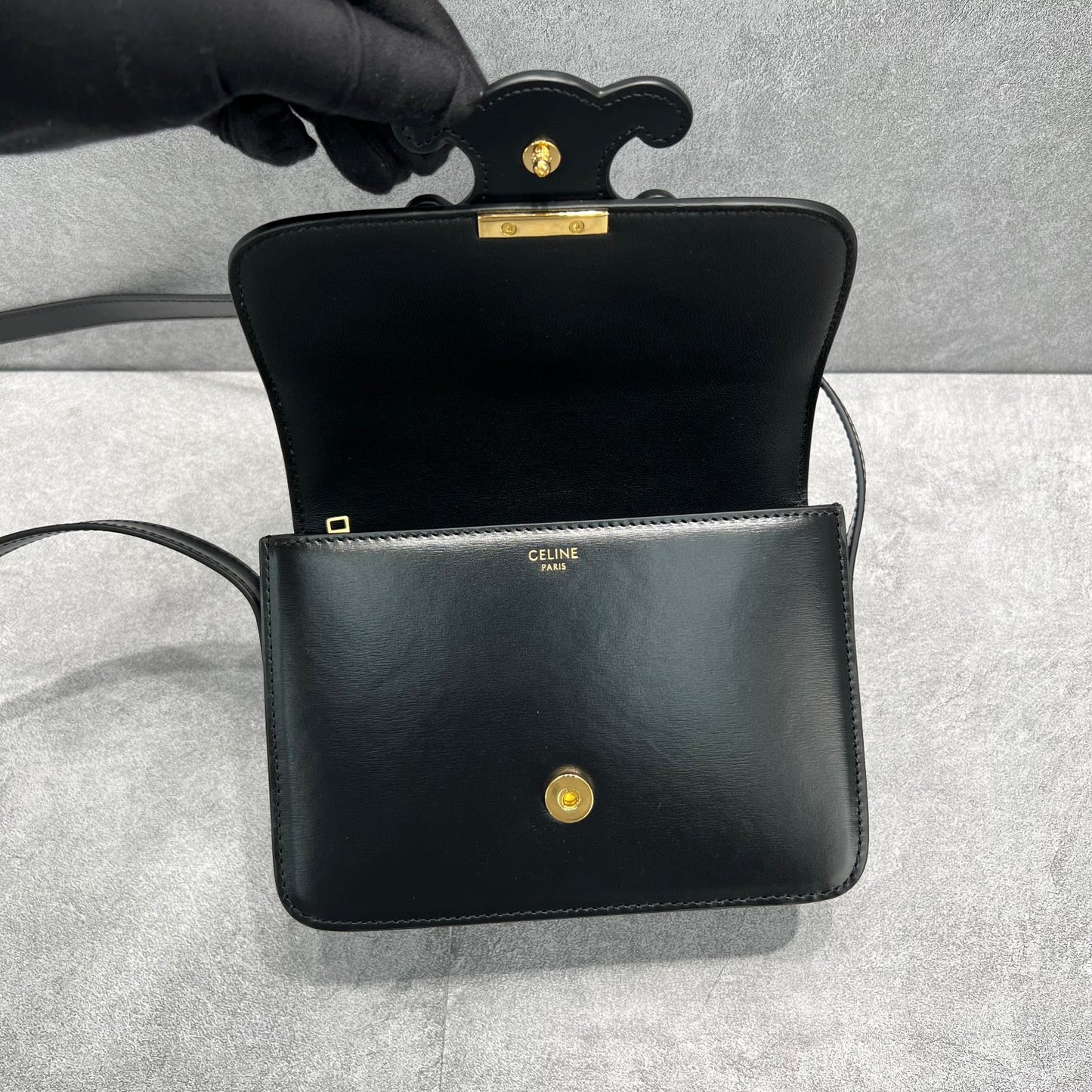 CE Classique Cuir Triomphe Bag Black For Women 9in/22cm