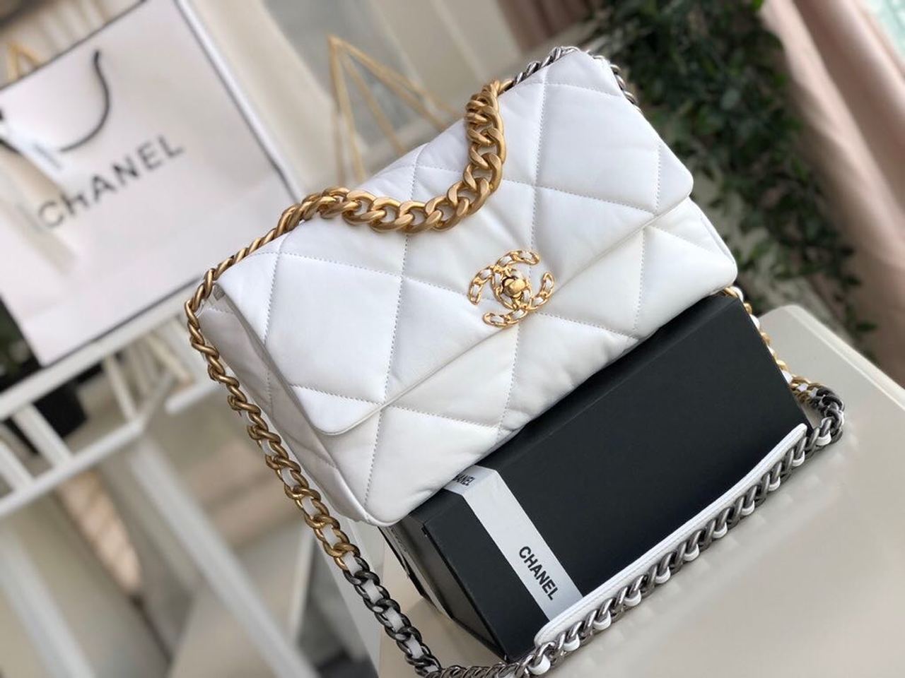CHL 19 HandBag White For Women 11.8in/30cm