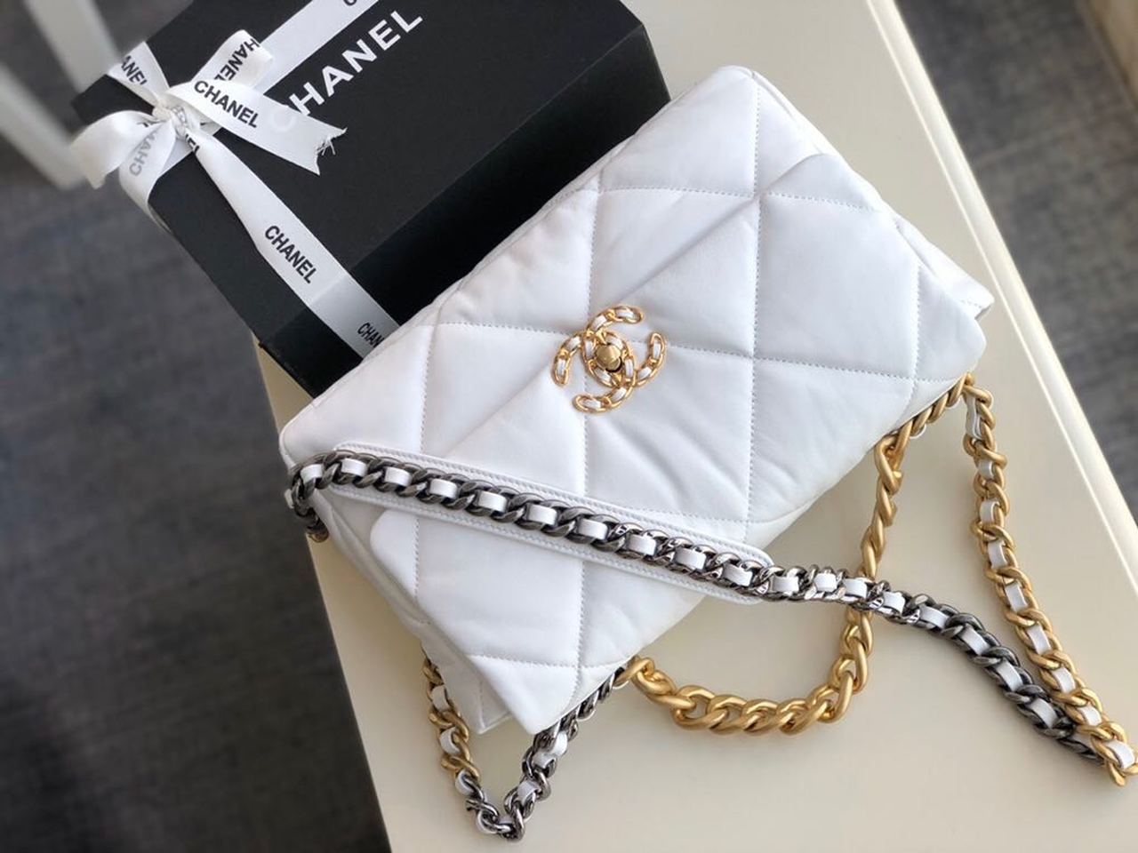 CHL 19 HandBag White For Women 11.8in/30cm