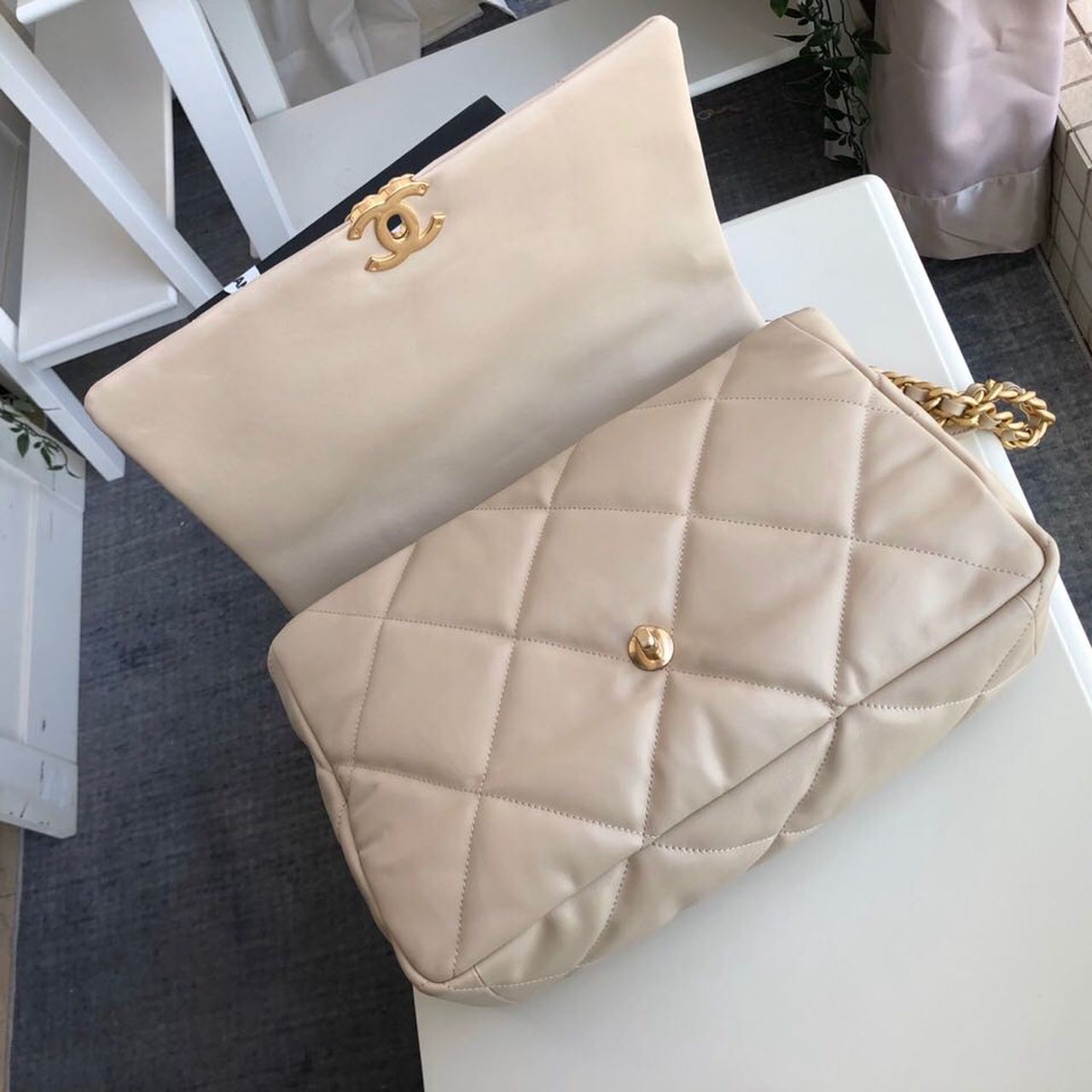 CHL 19 Maxi HandBag Beige For Women 14in/36cm