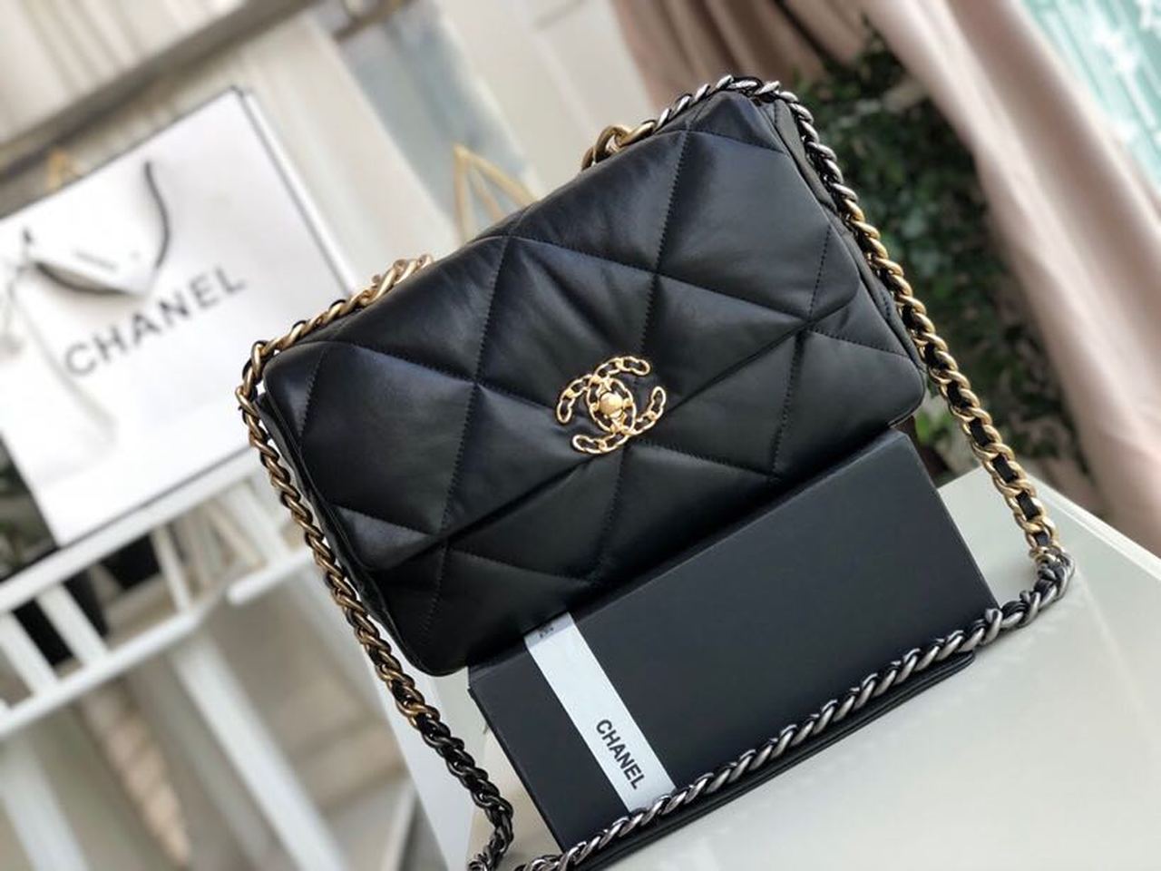 CHL 19 HandBag Black For Women 11.8in/30cm