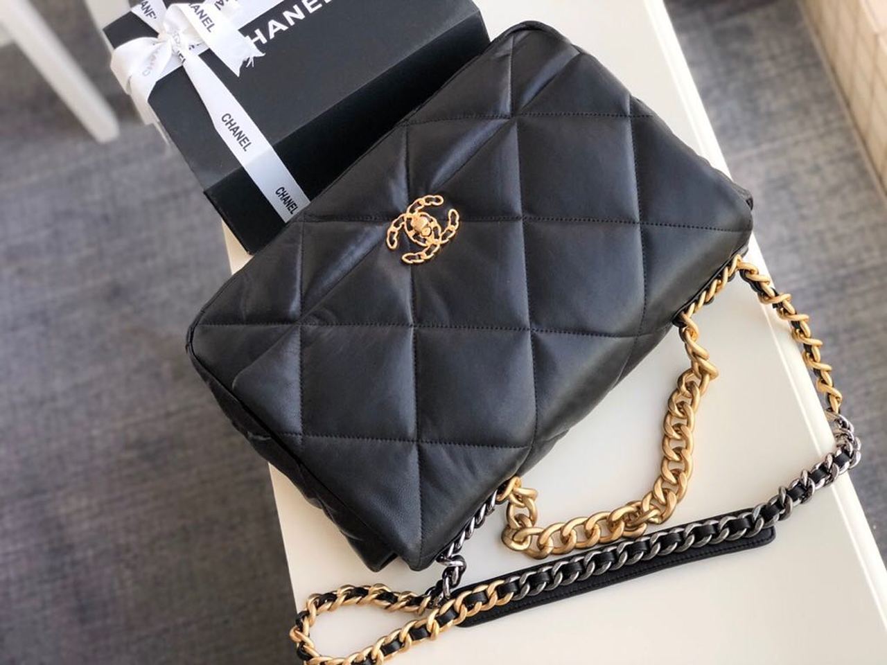 CHL 19 Maxi Handbag Black For Women, Women’s Bags, Shoulder And Crossbody Bags 14in/36cm AS1162 B04852 94305