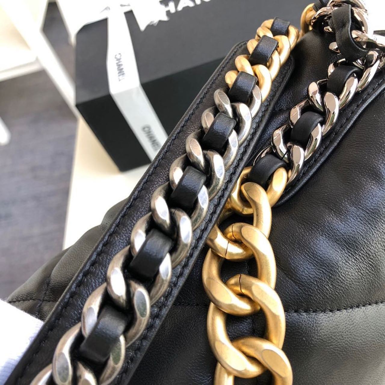 CHL 19 Maxi Handbag Black For Women, Women’s Bags, Shoulder And Crossbody Bags 14in/36cm AS1162 B04852 94305