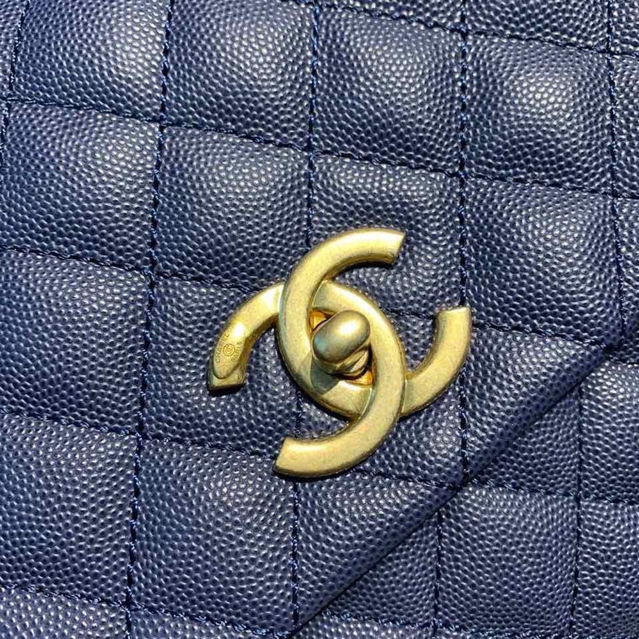 ChanelLarge Flap Bag With Top Handle Blue For Women, Women’s Handbags, Shoulder And Crossbody Bags 11in/28cm A92991
