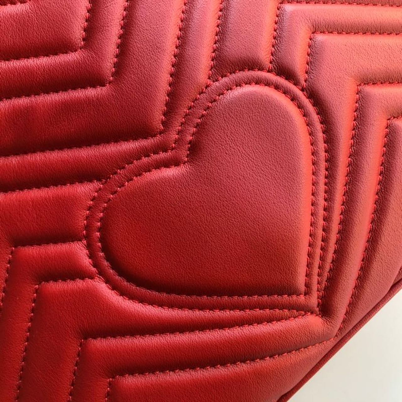 gg Marmont Small Matelassé Shoulder Bag Hibiscus Red Matelassé Chevron For Women 10in/26cm gg 443497 DTDIT 6433
