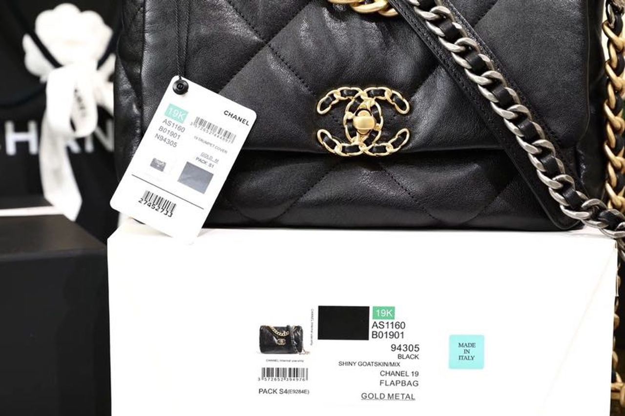 CHL 19 Handbag 26cm Black For Women AS1160 B04852 94305