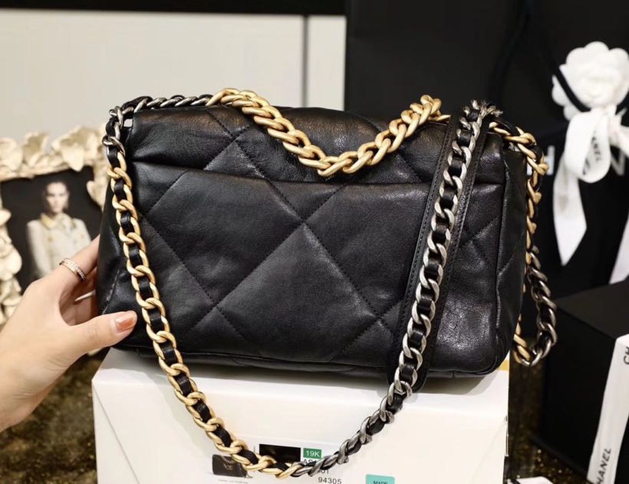 CHL 19 Handbag 26cm Black For Women AS1160 B04852 94305