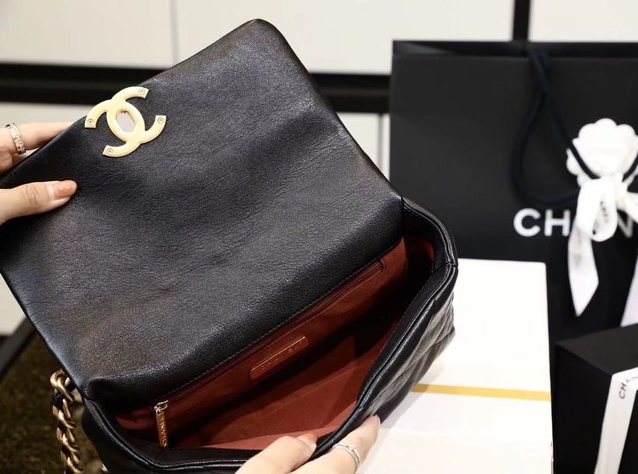 CHL 19 Handbag 26cm Black For Women AS1160 B04852 94305