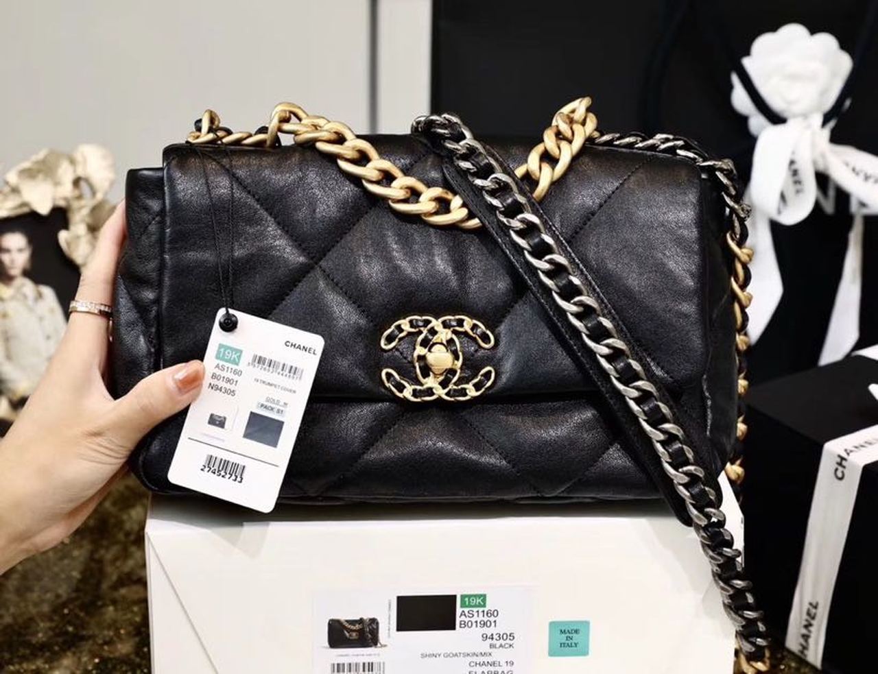 CHL 19 Handbag 26cm Black For Women AS1160 B04852 94305
