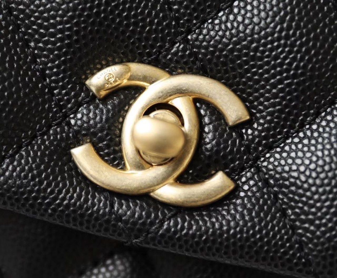 ChanelMedium Flap Bag With Top Handle Black For Women, Women’s Handbags, Shoulder And Crossbody Bags 9in/23cm A92990