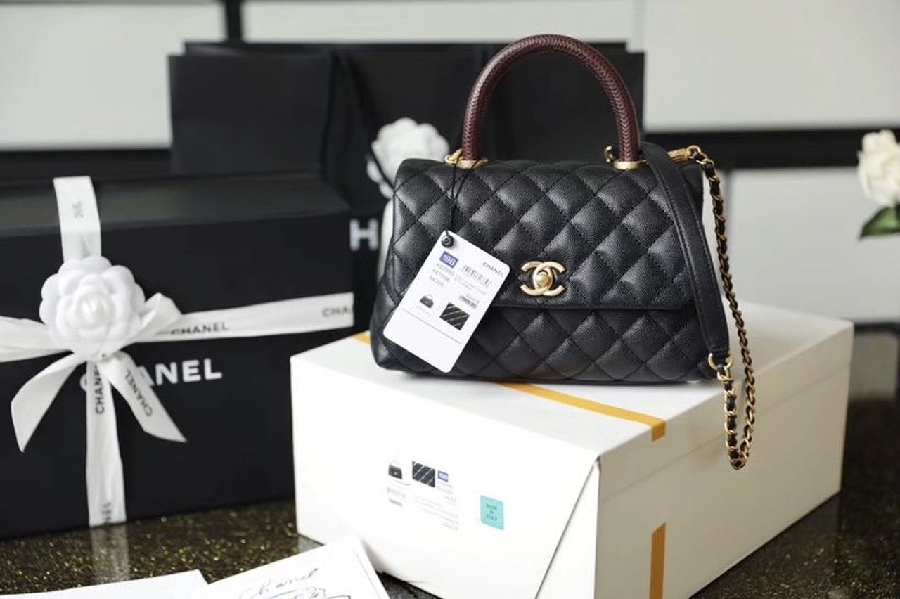 ChanelMedium Flap Bag With Top Handle Black For Women, Women’s Handbags, Shoulder And Crossbody Bags 9in/23cm A92990
