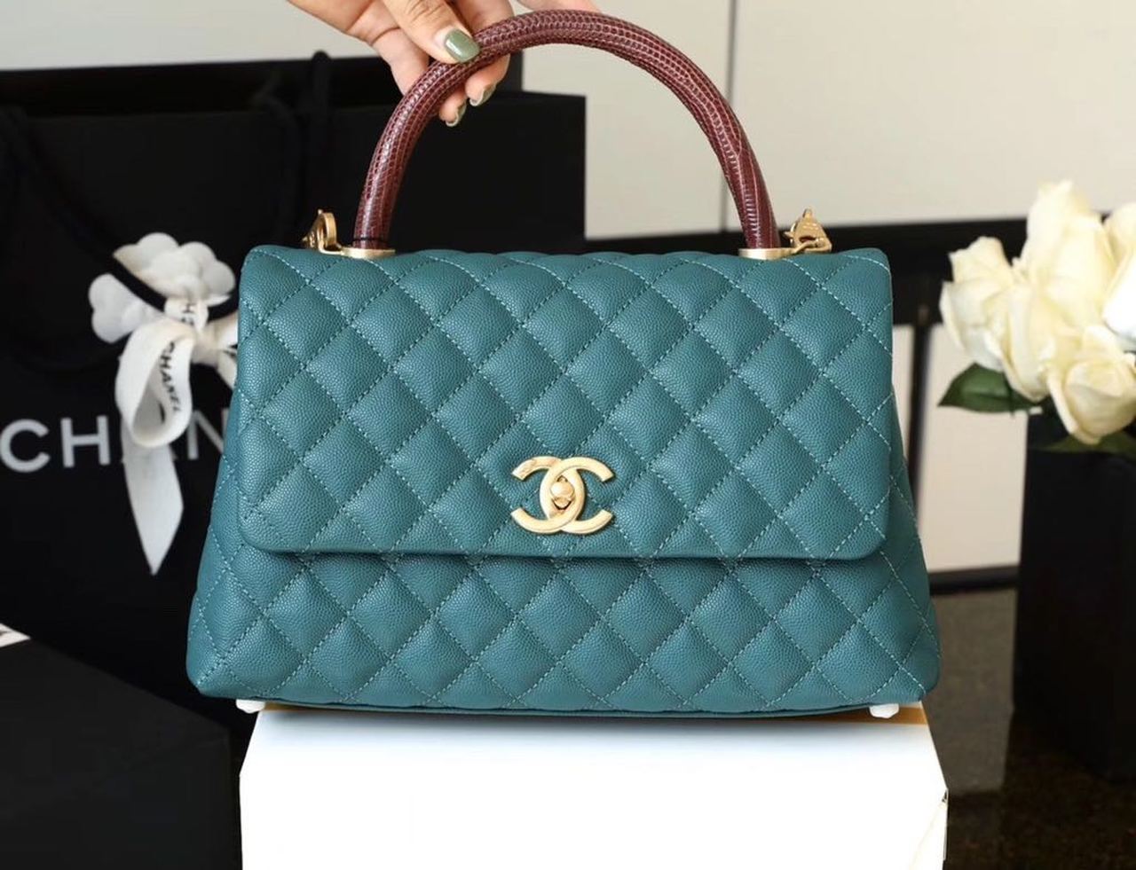 ChanelLarge Flap Bag With Top Handle Teal For Women, Women’s Handbags, Shoulder And Crossbody Bags 11in/28cm A92991