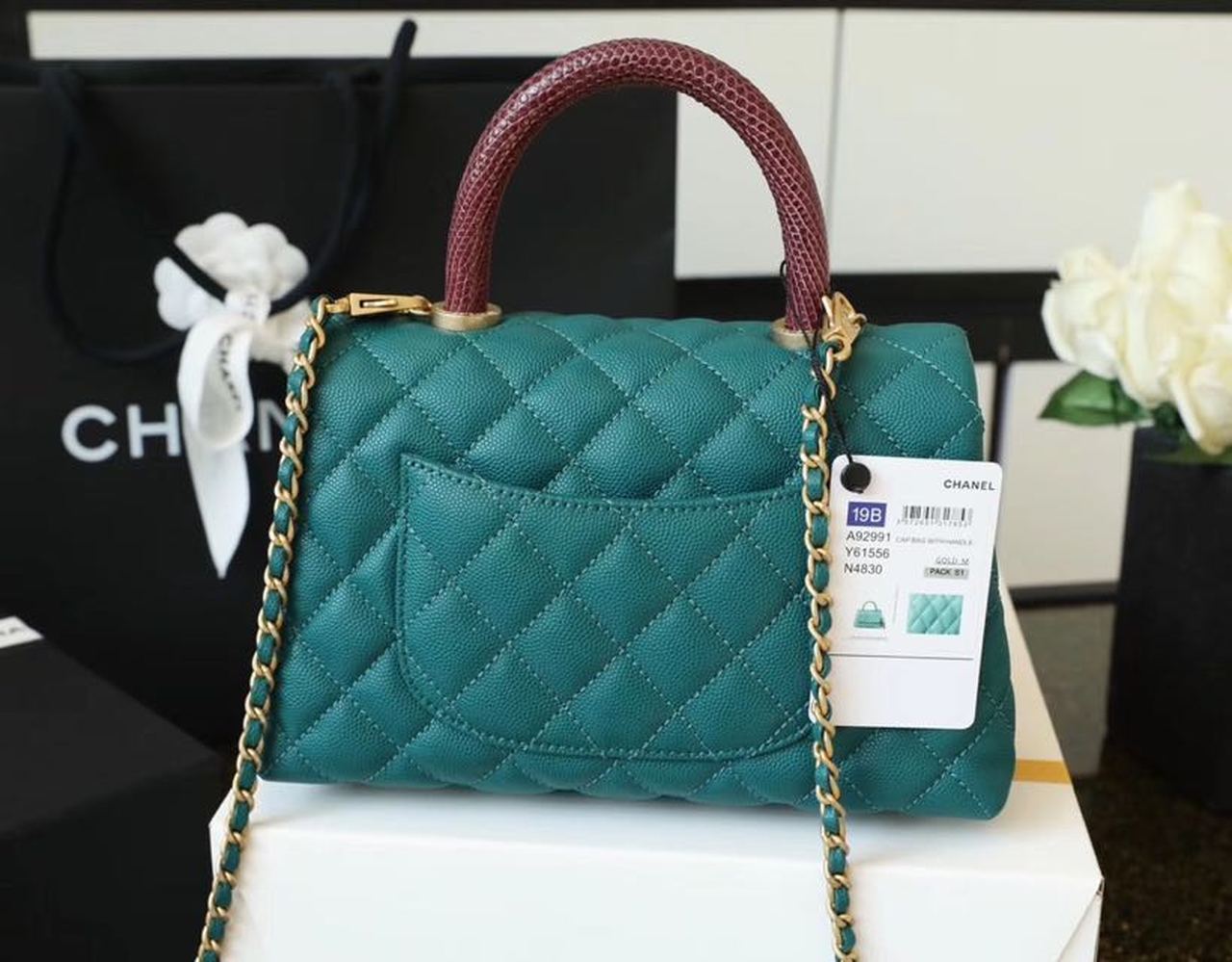 ChanelMedium Flap Bag With Top Handle Teal For Women, Women’s Handbags, Shoulder And Crossbody Bags 9in/23cm A92990