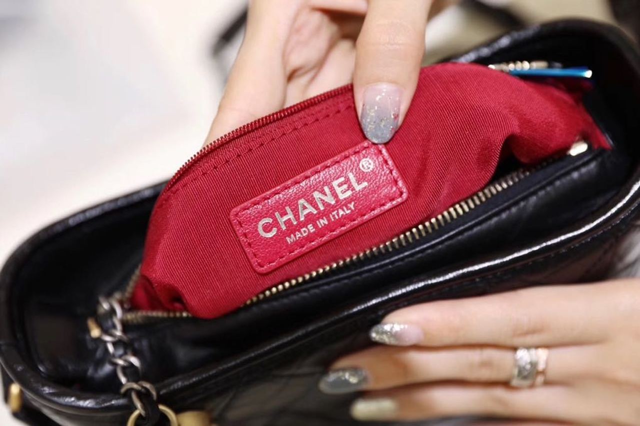 Chanel Gabrielle Hobo Bag 20cm Aged Calfskin Leather Spring/Summer Act 1 Collection, Black