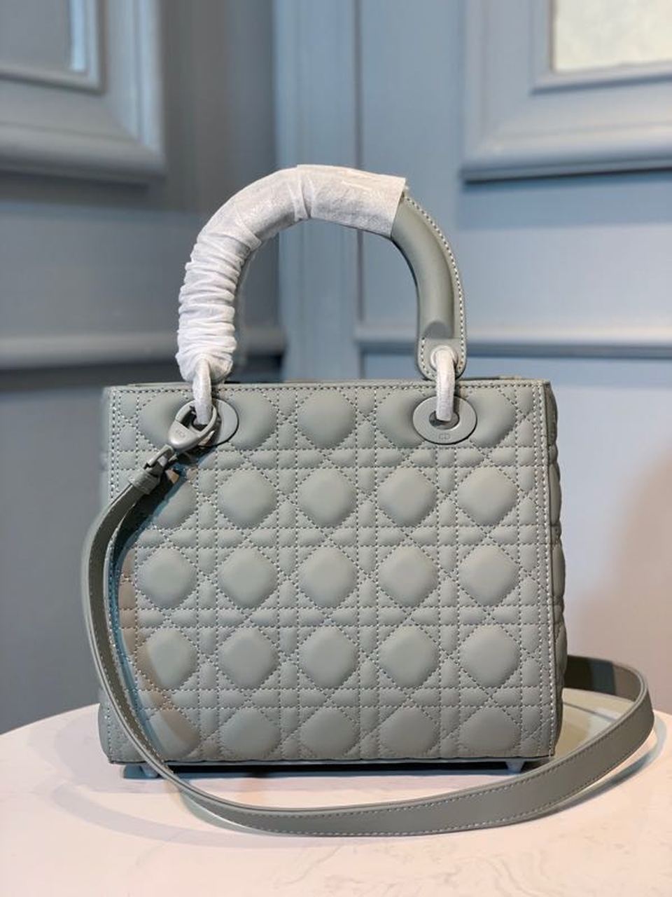 DI Medium Ultramatte Lady Bag Grey For Women 9.5in/24cm CD M0565ILOI_M41G