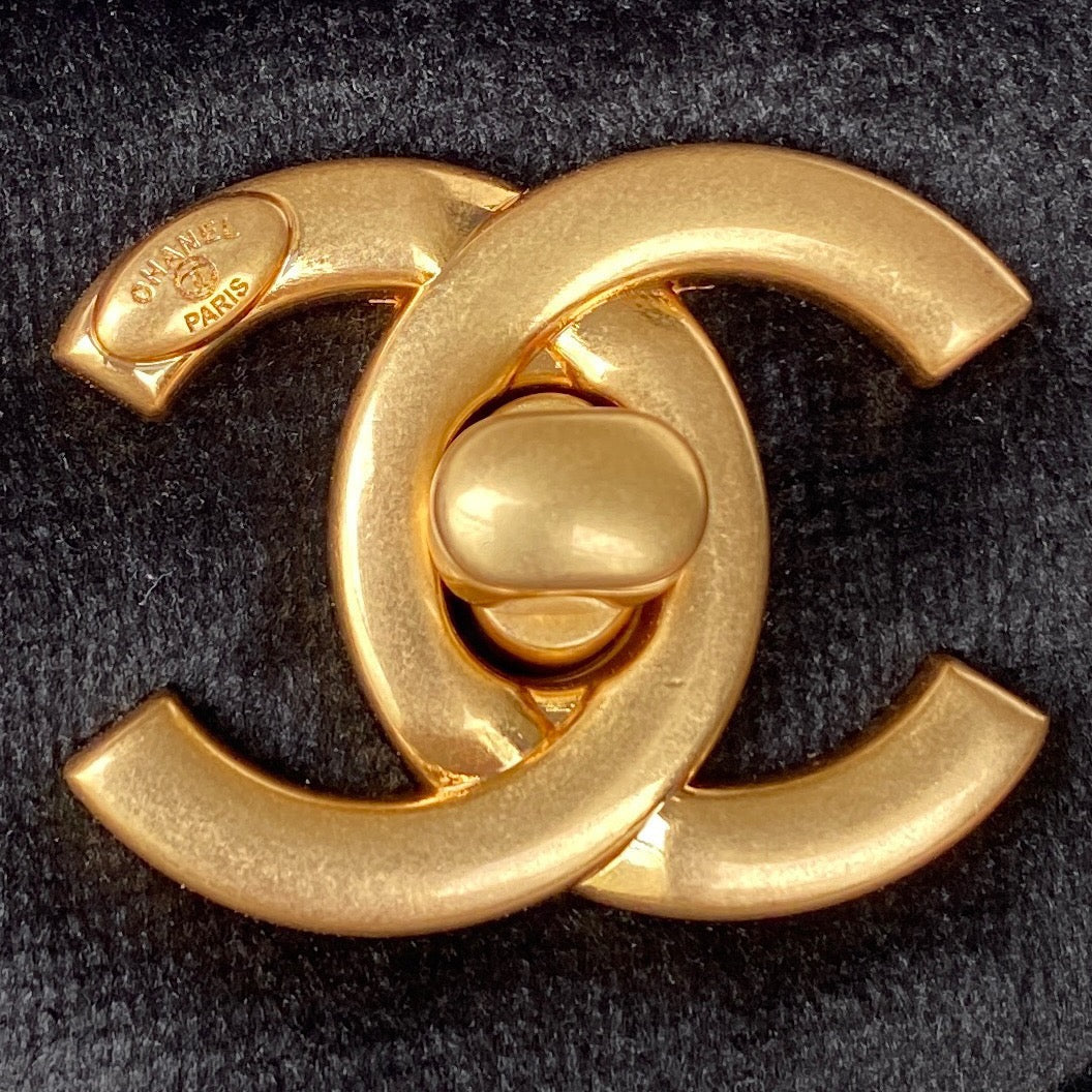 Chanel Flap Bag Gold Hardware Black For Women, Women’s Handbags, Shoulder Bags 9.4in/24cm AS3451
