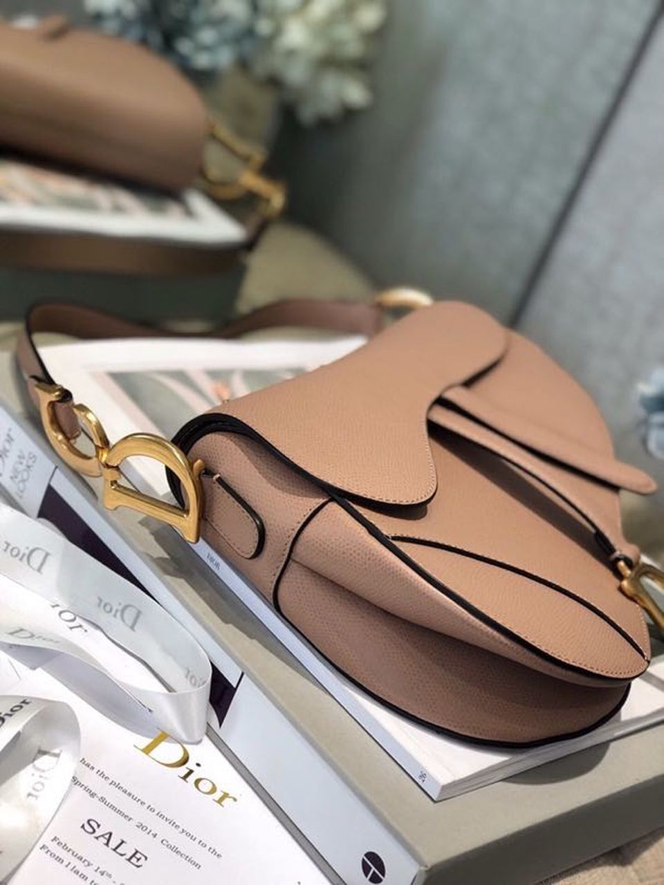 DI Warm Taupe Grained Saddle Bag Gold Toned Hardware Canvas For Women 25cm/10in CD M0446CBAA_M45M