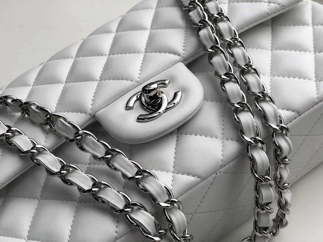 Chanel Classic HandBag White For Women 9.9in/25.5cm A01112