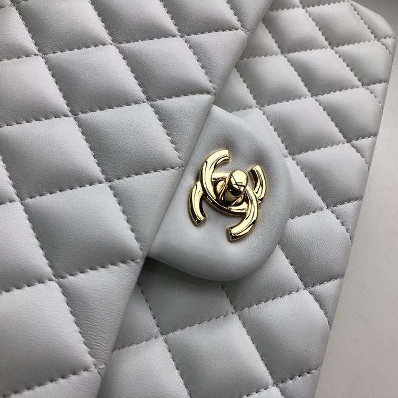Chanel Classic Handbag Gold Toned Hardware White For Women, Women’s Bags, Shoulder And Crossbody Bags 10.2in/26cm A01112