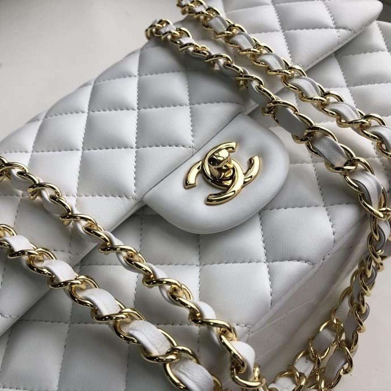 Chanel Classic Handbag Gold Toned Hardware White For Women, Women’s Bags, Shoulder And Crossbody Bags 10.2in/26cm A01112