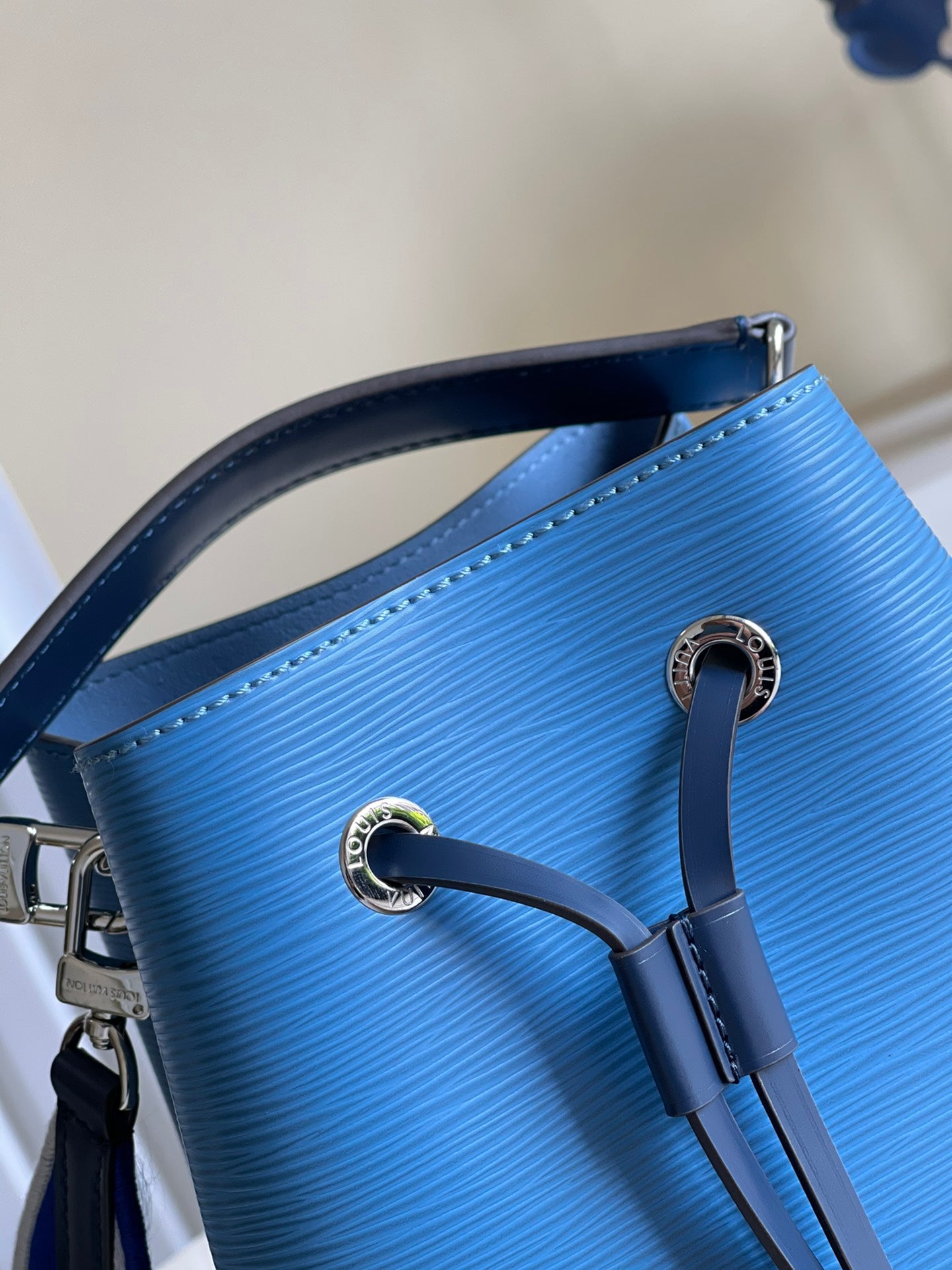 LV NeoNoe BB Bucket Bag Bleuet Blue For Women, Shoulder And Crossbody Bags 7.9in/20cm LV M57691