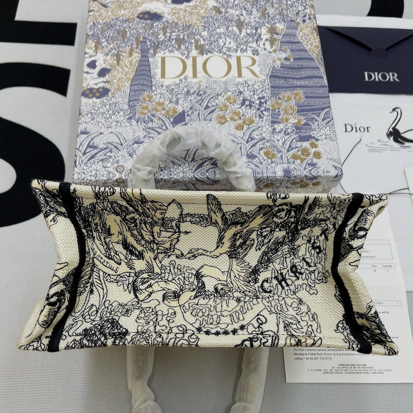 DI Small Book Tote White, For Women, Women’s Handbags 26.5cm/10.5in CD M1265ZRHZ_M941