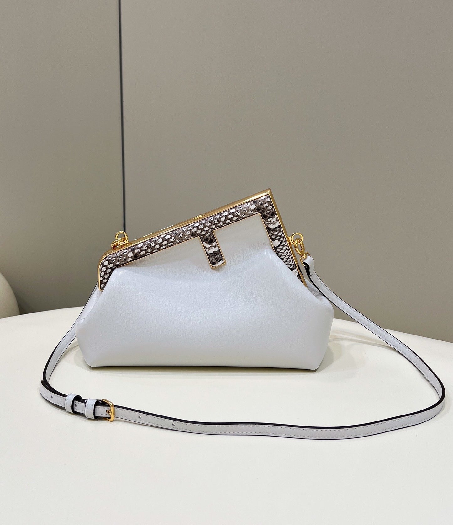 FI First Small White For Women, Women’s HandBags, Shoulder And Crossbody Bags 10.2in/26cm FF 8BP129