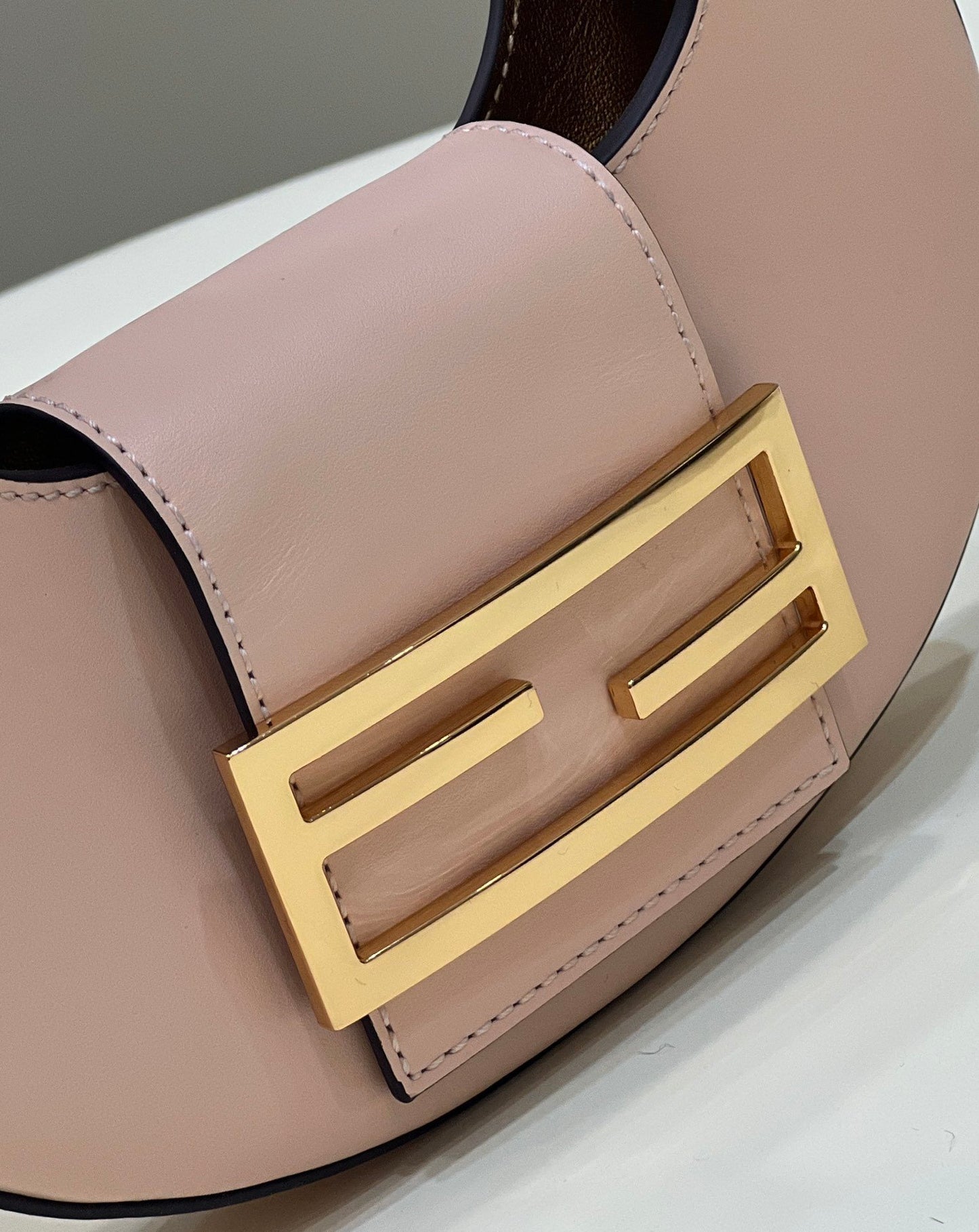 FI Cookie Pale Pink For Women, Women’s Handbags, Shoulder Bags 7.4in/19cm Pink FF 8BS065AAIWF14N1