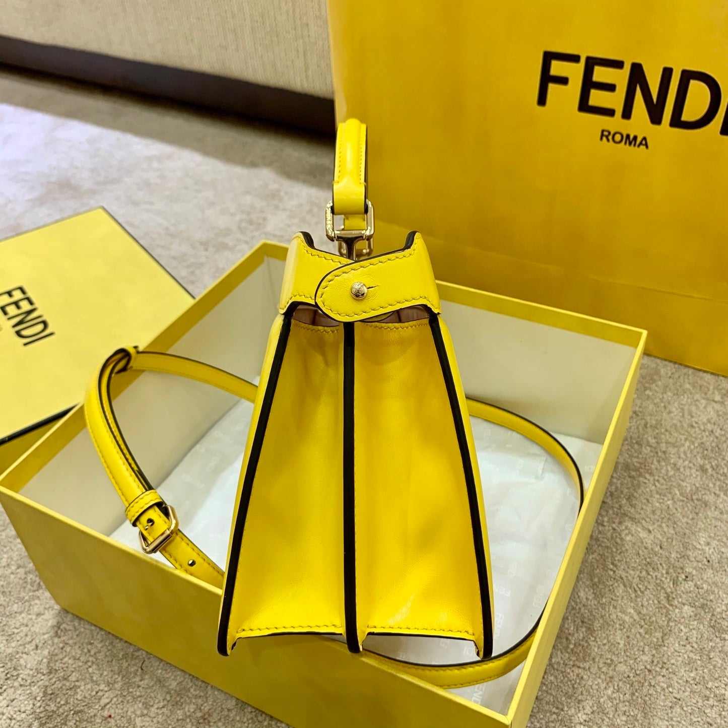 FI Peekaboo ISeeU East-West Yellow For Women, Women’s Handbags 11.4in/29cm FF 8BN323