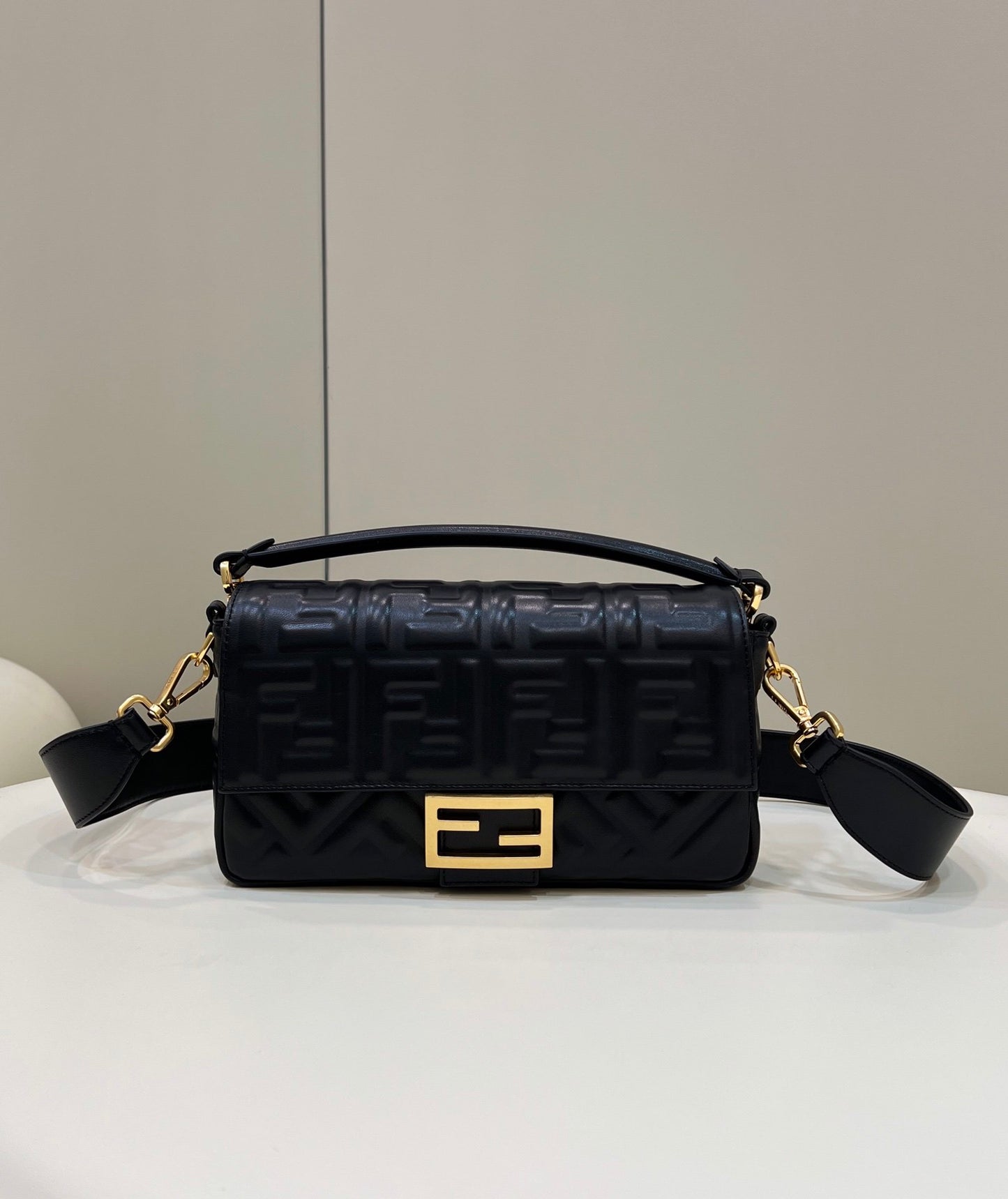 FI Baguette Black For Women, Women’s Handbags, Shoulder And Crossbody Bags 10.6in/27cm FF 8BR600A72VF15ZW