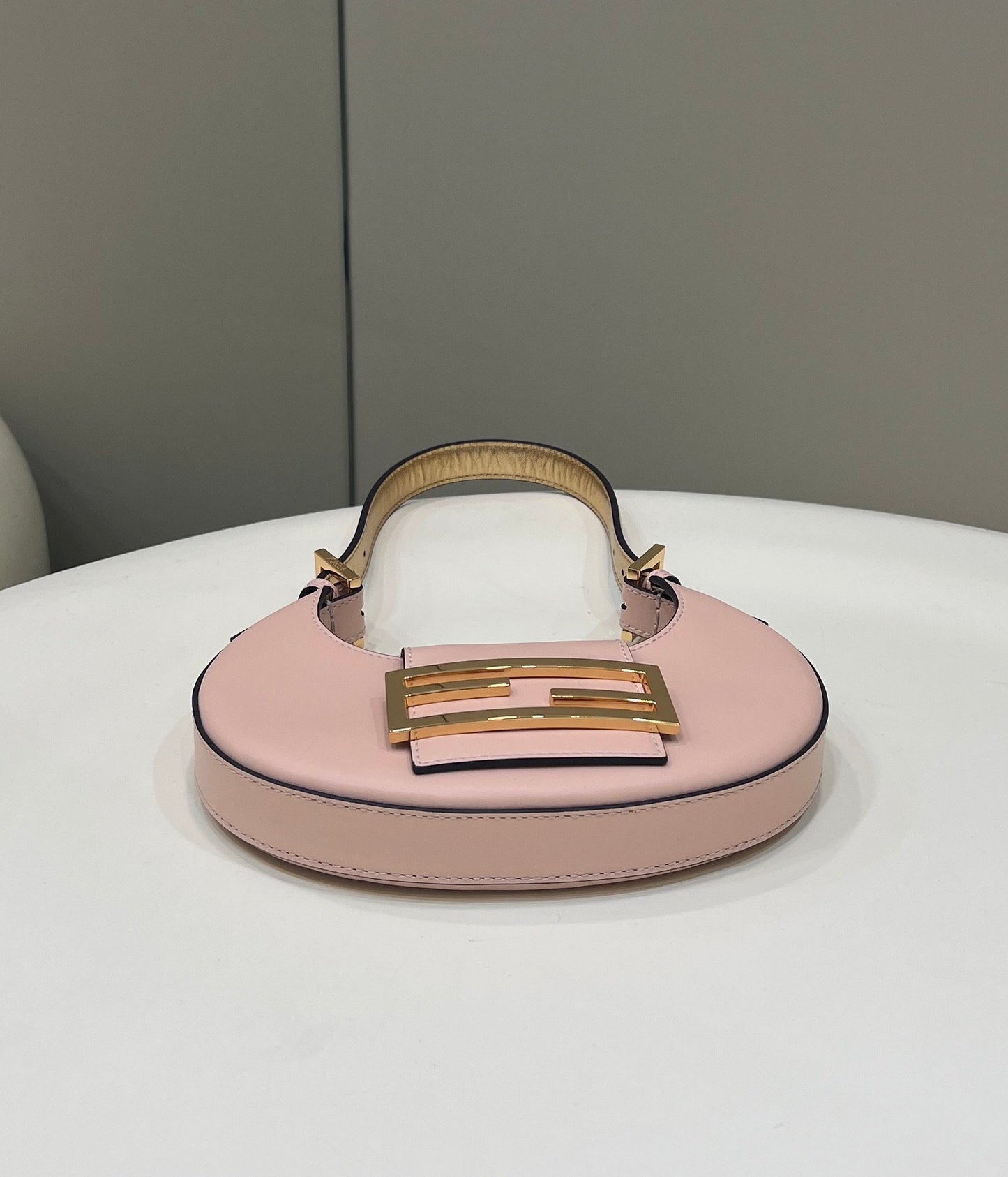 FI Cookie Pale Pink For Women, Women’s Handbags, Shoulder Bags 7.4in/19cm Pink FF 8BS065AAIWF14N1