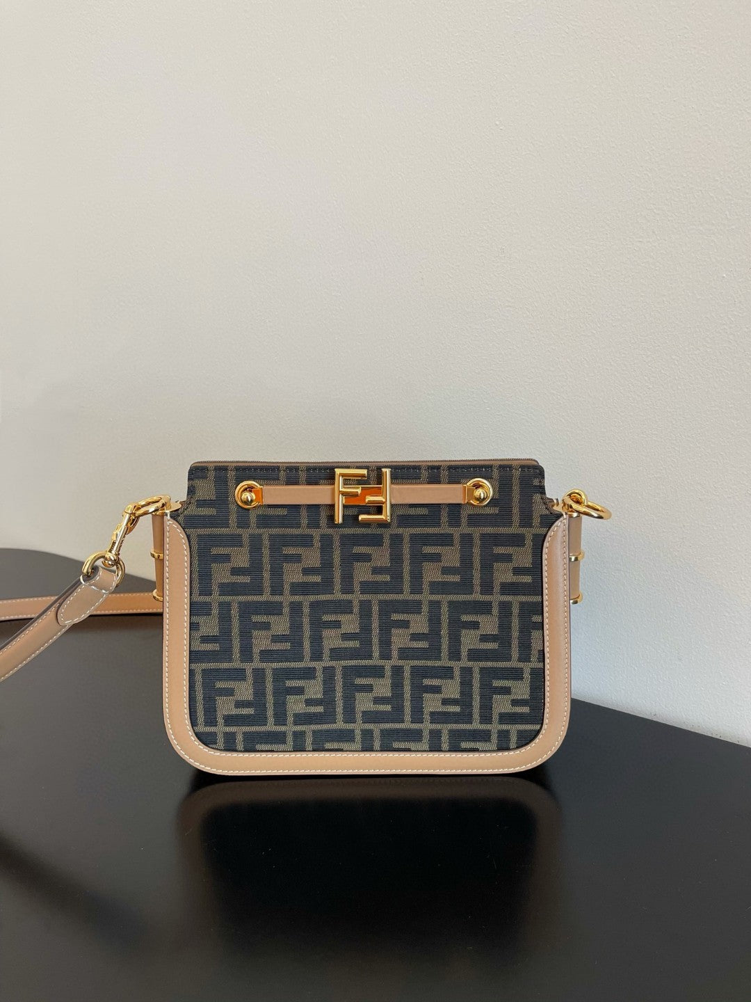 FI Touch Brown FF Fabric Bag For Woman 19cm/7.5in 8BT349AGY6F1FSM