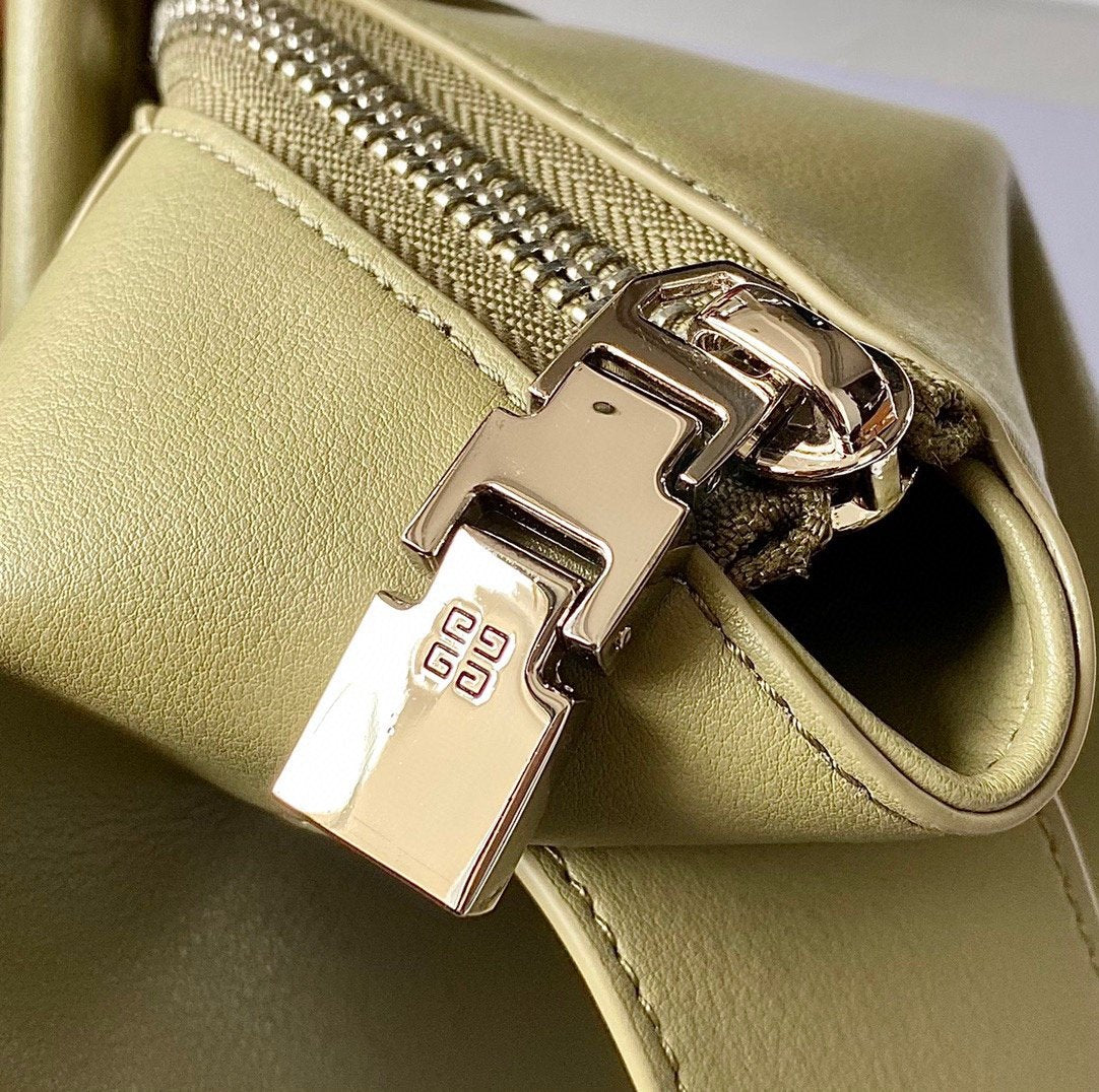 gv Small Antigona Soft Bag Green For Women, Handbags, Shoulder Bags 17.7in/45cm GVC