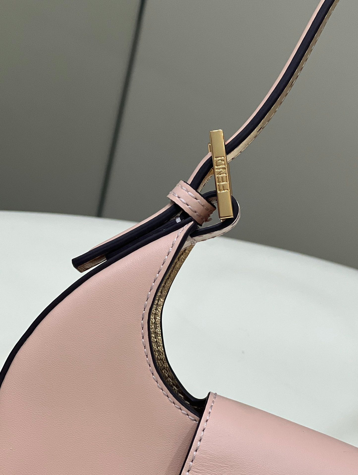 FI Cookie Pale Pink For Women, Women’s Handbags, Shoulder Bags 7.4in/19cm Pink FF 8BS065AAIWF14N1