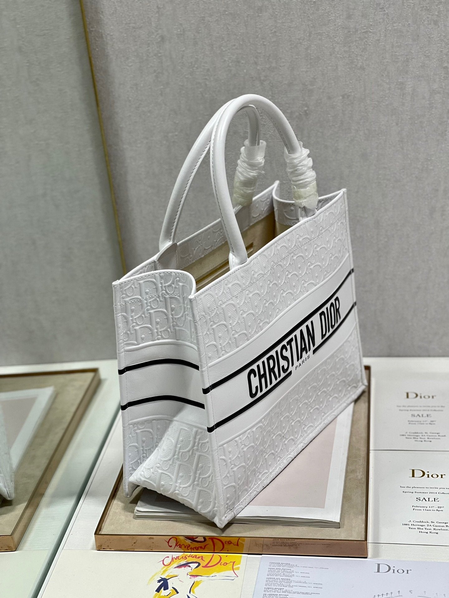 DI Medium Book Tote White, For Women, Women’s Handbags 14in/36cm CD