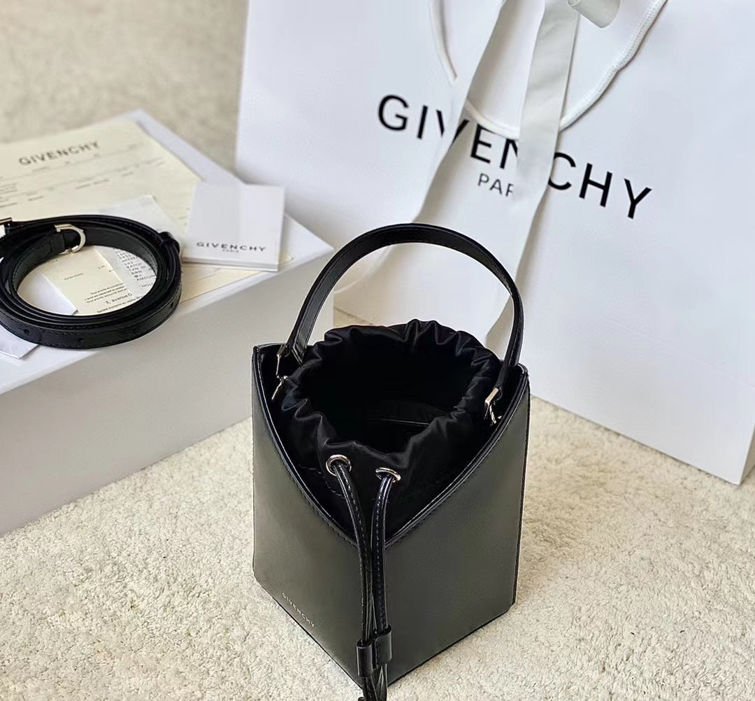 gv Mini Cut Out Bucket Bag Black For Women, Handbags, Shoulder Bags 6.3in/16cm GVC BB50NRB1GV-001