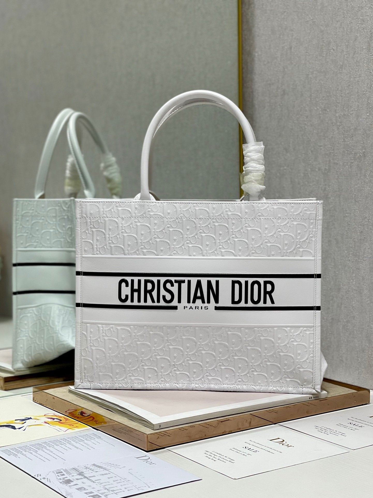 DI Medium Book Tote White, For Women, Women’s Handbags 14in/36cm CD