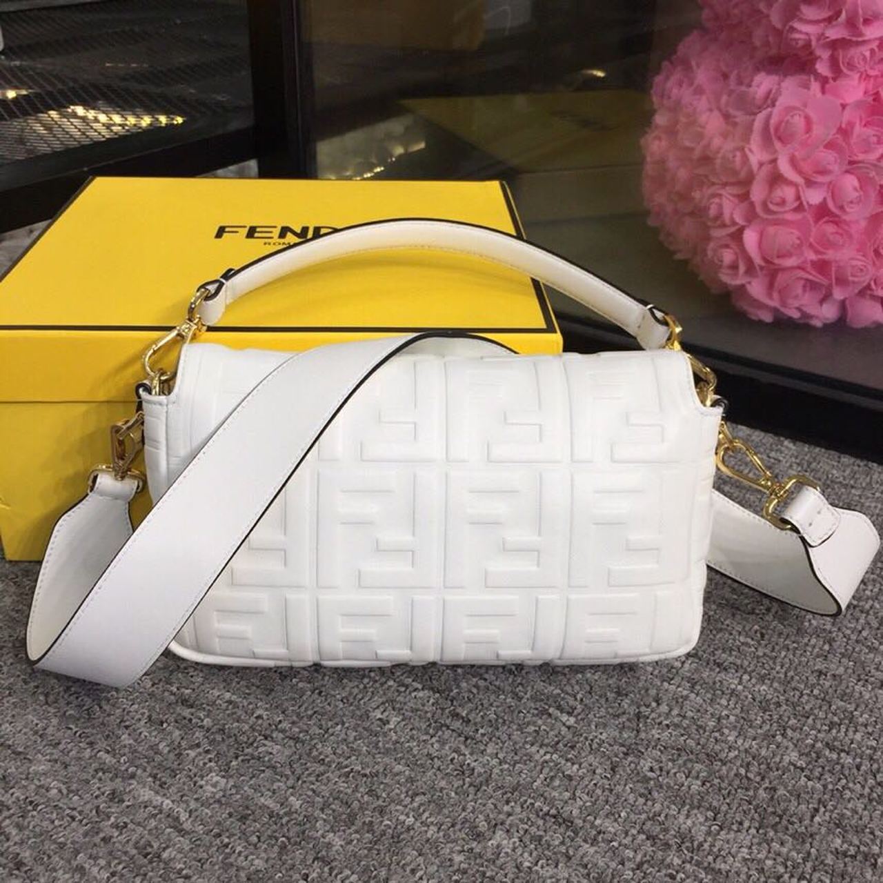 FI Baguette Nappa White For Women, Women’s Handbags, Shoulder And Crossbody Bags 10.6in/27cm FF 8BR600A72VF15AO