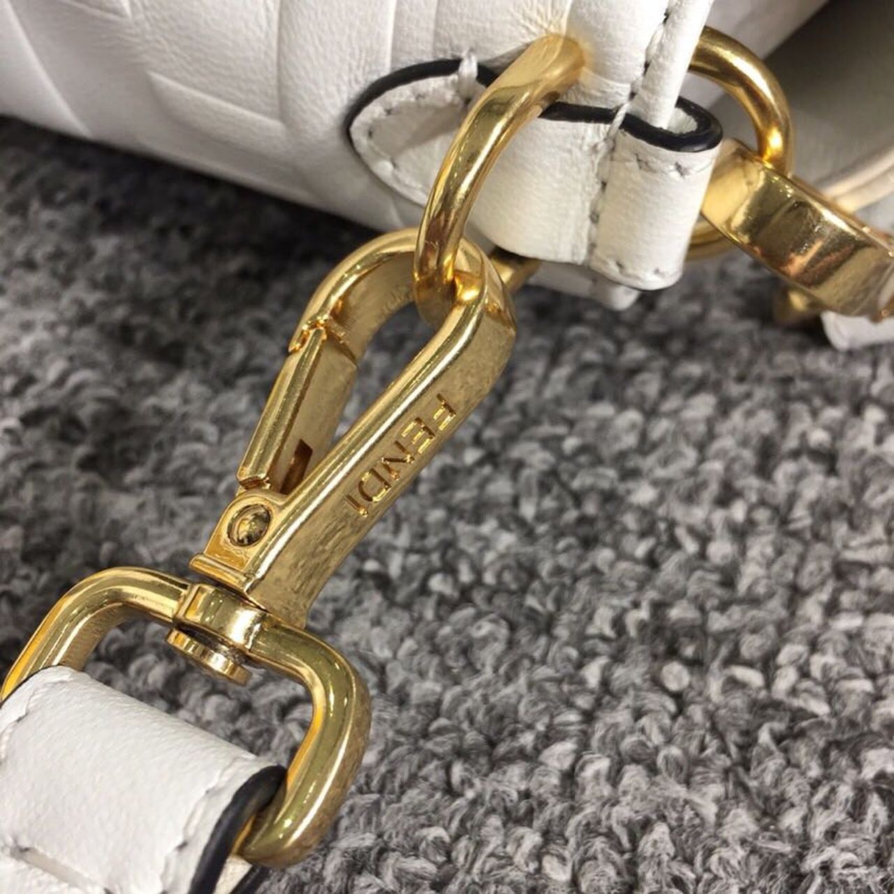 FI Baguette Nappa White For Women, Women’s Handbags, Shoulder And Crossbody Bags 10.6in/27cm FF 8BR600A72VF15AO