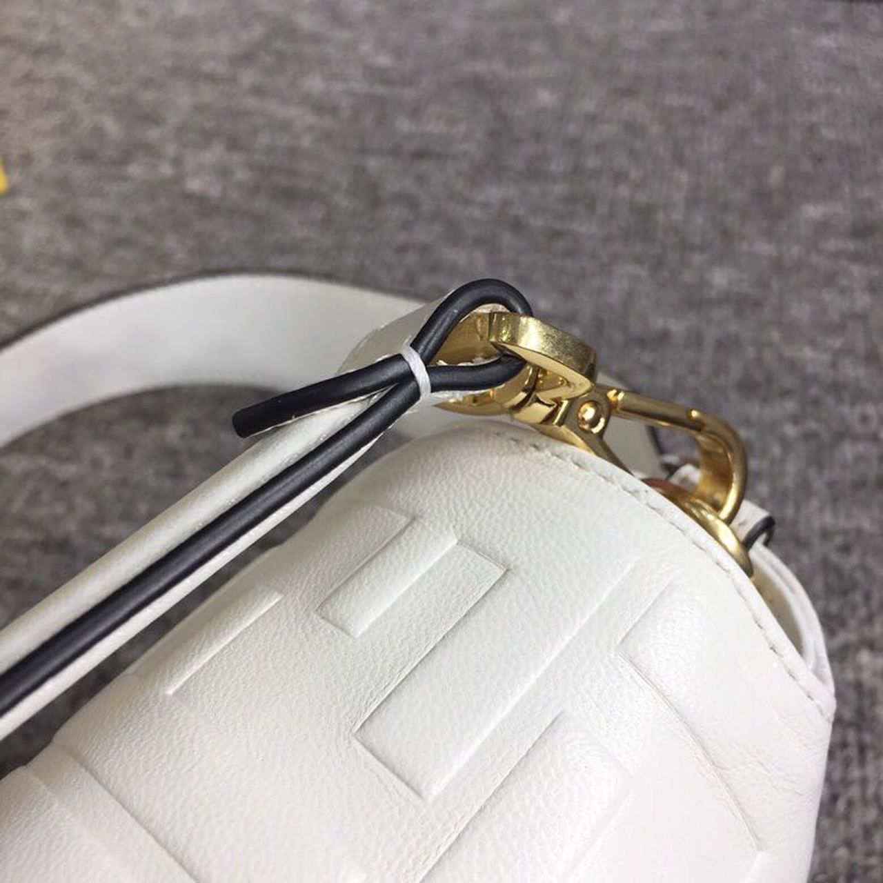 FI Baguette Nappa White For Women, Women’s Handbags, Shoulder And Crossbody Bags 10.6in/27cm FF 8BR600A72VF15AO