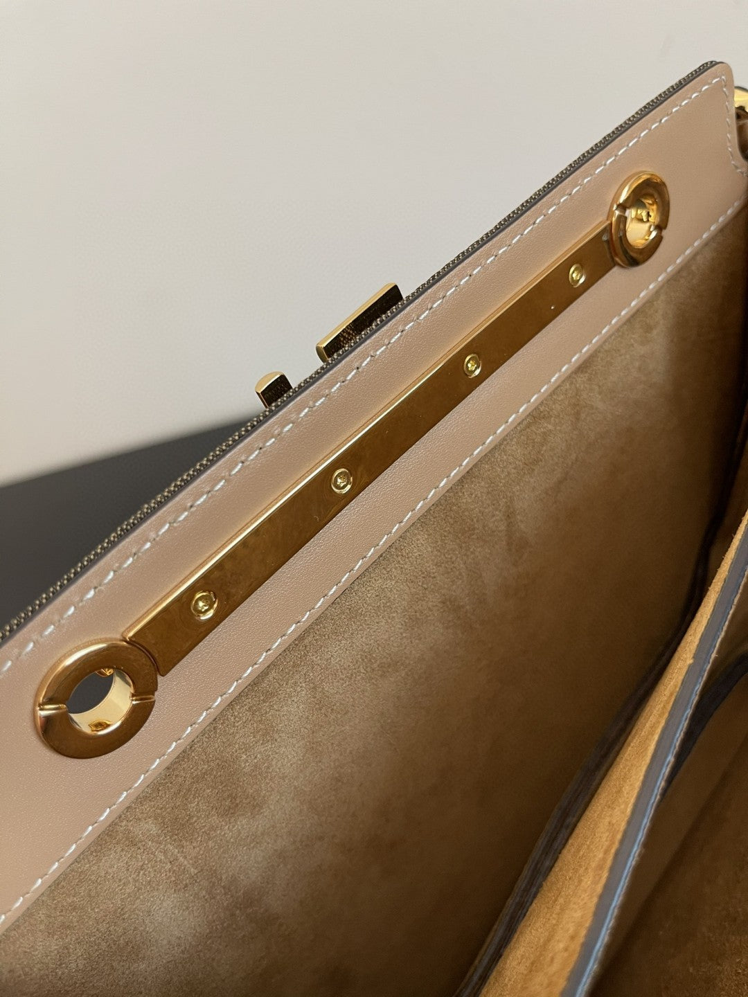 FI Touch Brown FF Fabric Bag For Woman 19cm/7.5in 8BT349AGY6F1FSM