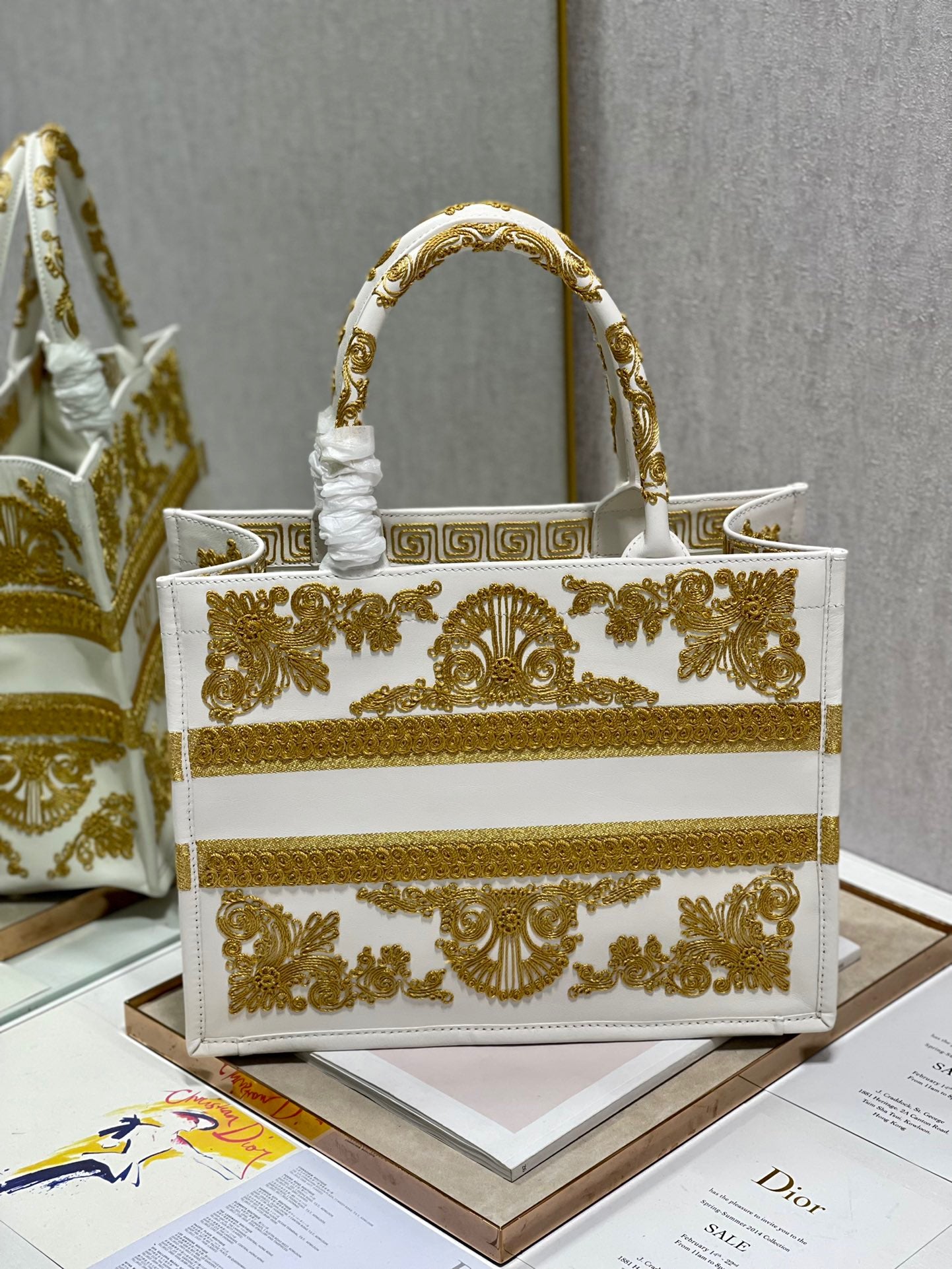 DI Medium Book Tote Gold And White, For Women, Women’s Handbags 14in/36cm CD
