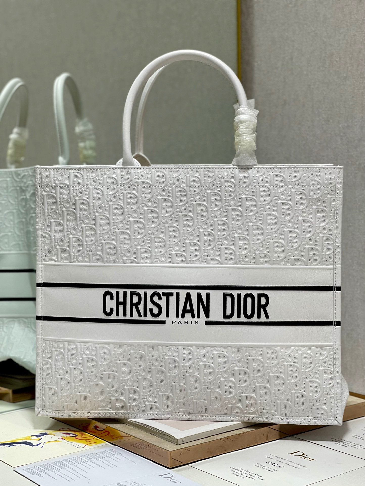 DI Large Book Tote White, For Women, Women’s Handbags 16.5in/42cm CD