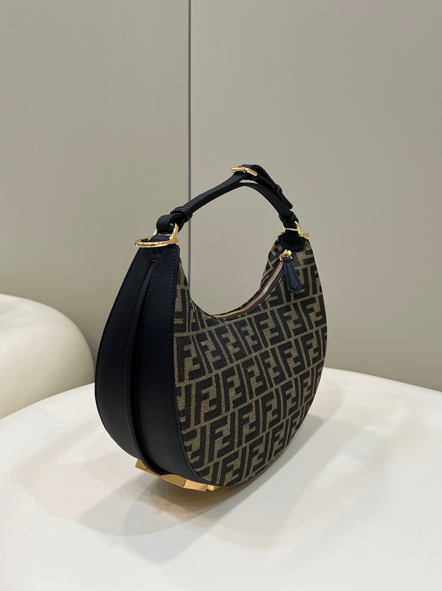 FI FIgraphy Small Brown For Women, Women’s Handbags, Shoulder Bags 11.4in/29cm 8BR798