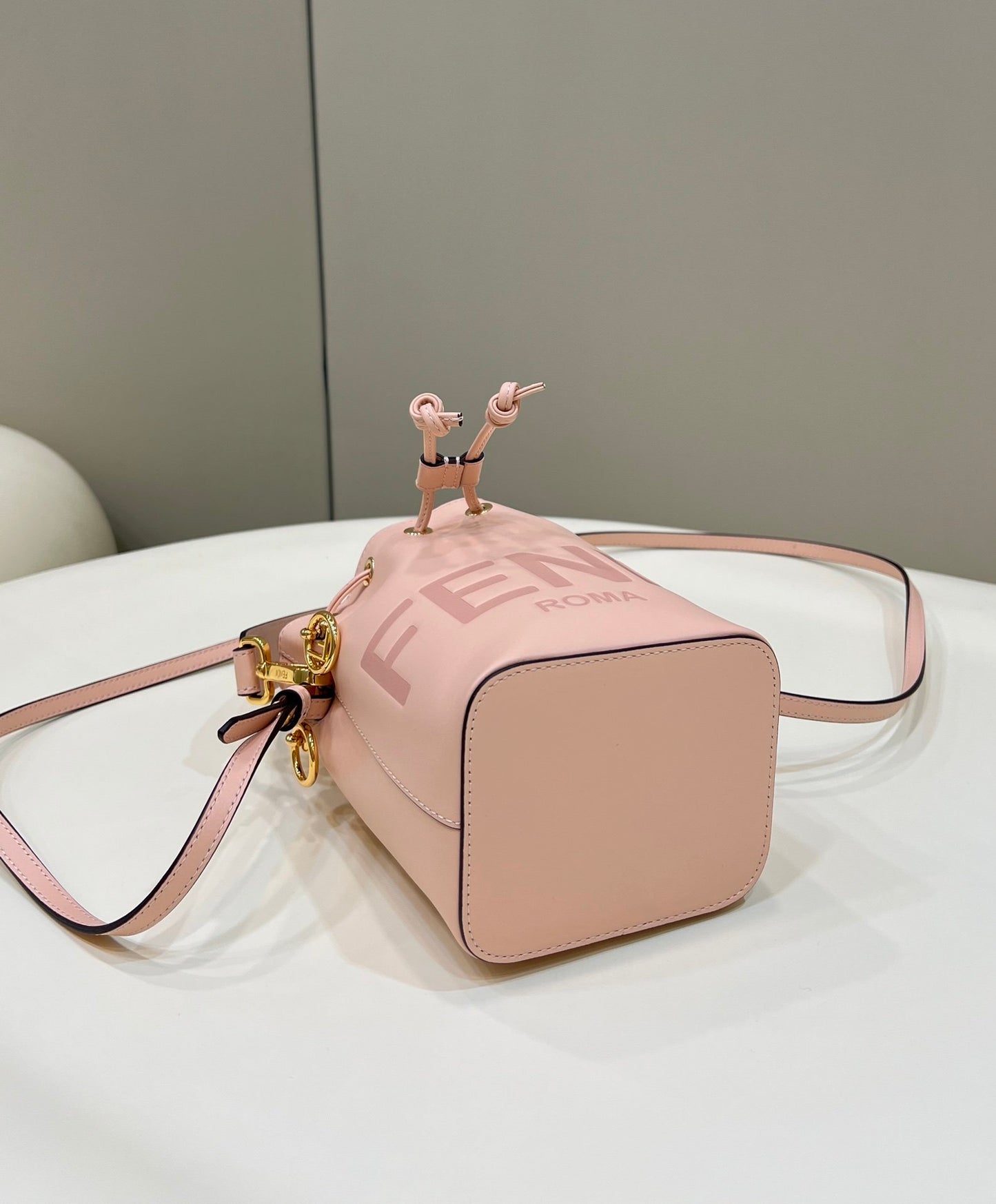 FI Mon Tresor Pale Pink For Women, Women’s Handbags, Shoulder And Crossbody Bags 7.1in/18cm FF 8BS010AC9LF14N1