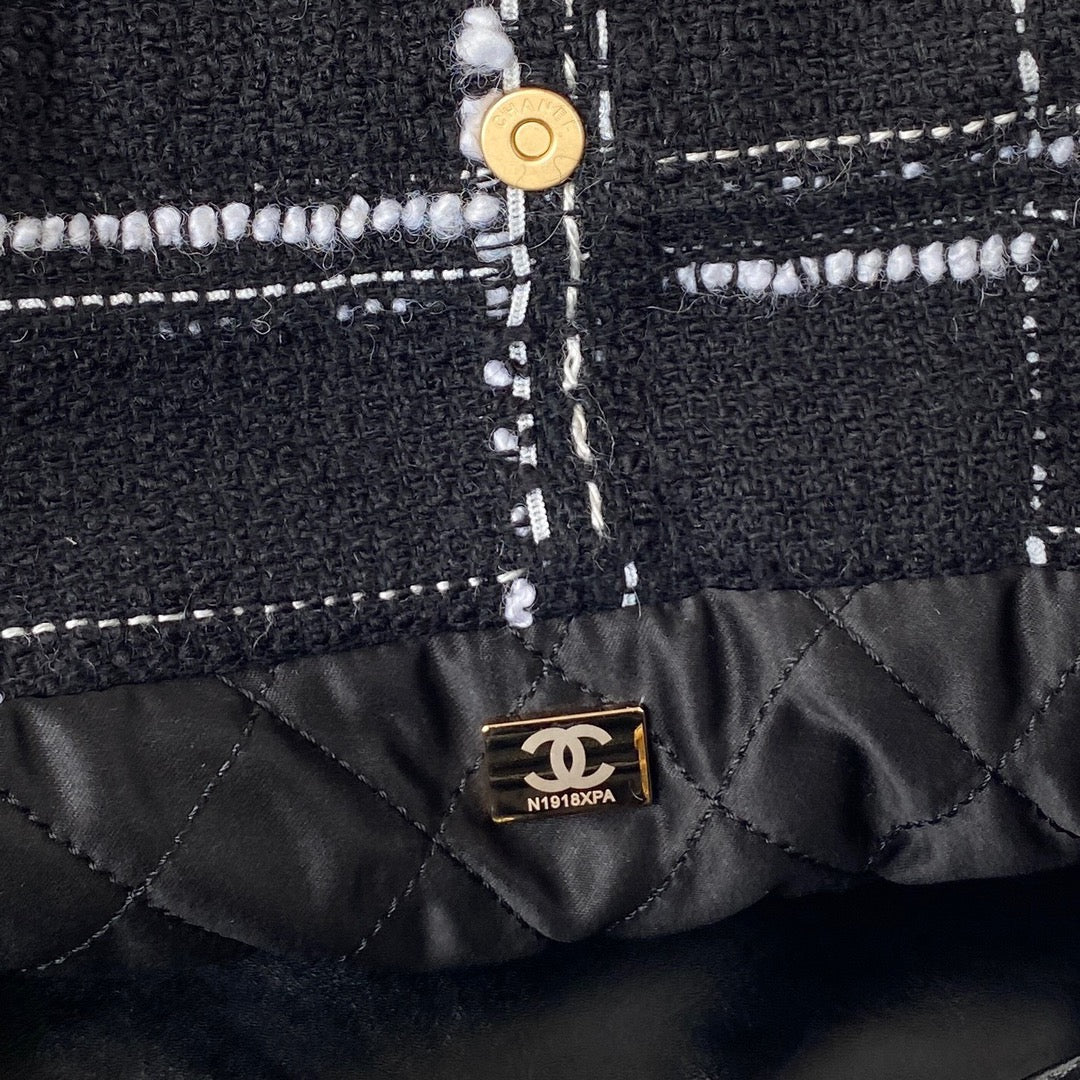 CHL 22 Handbag Gold Hardware Black For Women, Women’s Handbags, Shoulder Bags 18.3in/47cm AS3262 B08553 NJ058