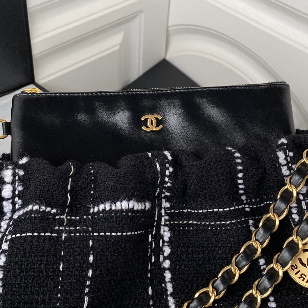 CHL 22 Handbag Gold Hardware Black For Women, Women’s Handbags, Shoulder Bags 18.3in/47cm AS3262 B08553 NJ058